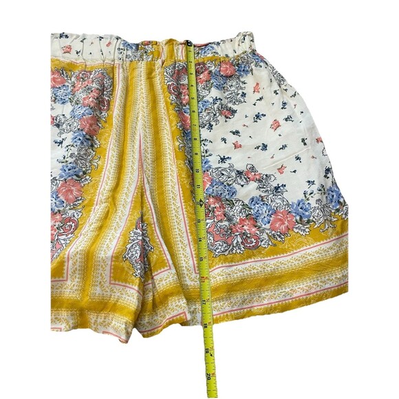 Floral Print Yellow Trim Women's Shorts - Picture 8 of 10